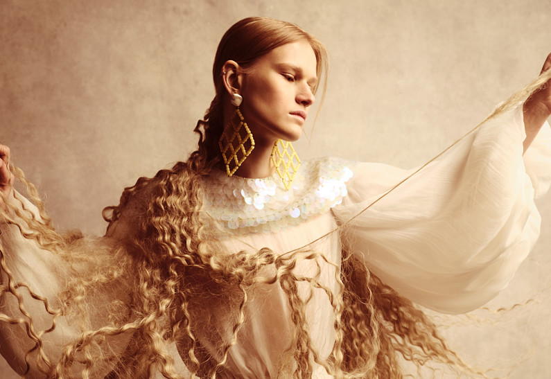 Бренд Alena Akhmadullina представил коллекцию «Белогорье», вдохновленную народно-художественными промыслами Белгородской области