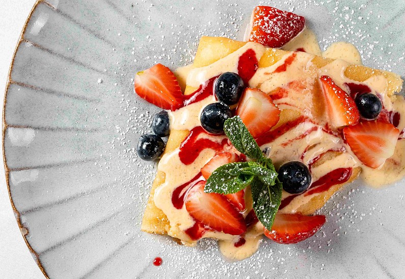 Утро на борту: ресторан-яхта «Ласточка» запускает меню завтраков