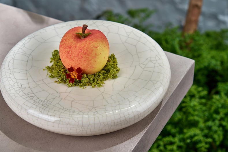 Персиковый мусс на шоколадной земле