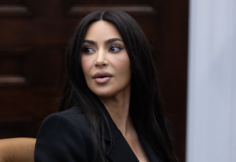 В Сети обсуждают жесткий дисс Тейлор Свифт на Ким Кардашьян