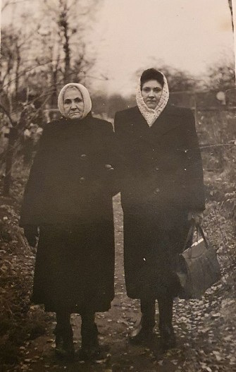 Матрена Ивановна с дочерью Татьяной