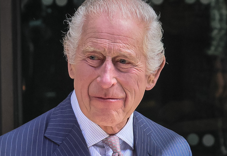 Король Карл III намерен во что бы то ни стало продолжать общение с детьми принца Гарри и Меган Маркл