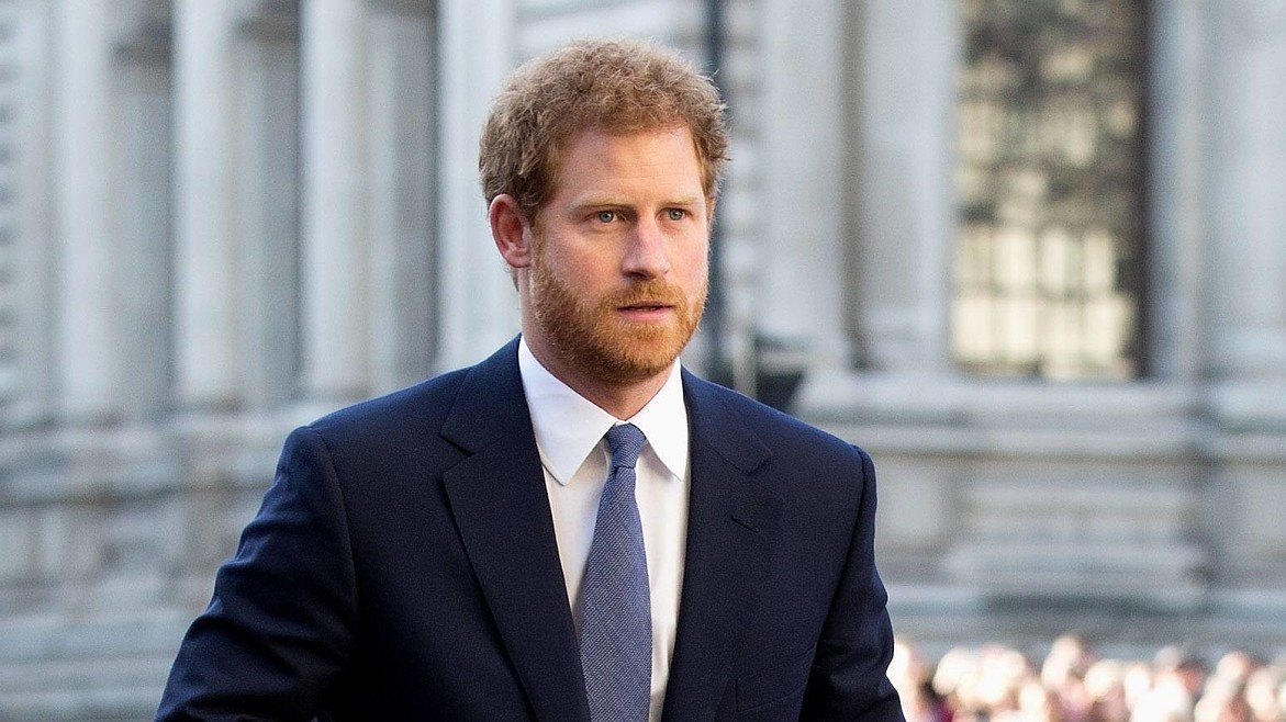 Принц Гарри вернулся в Великобританию без Меган Маркл и детей
