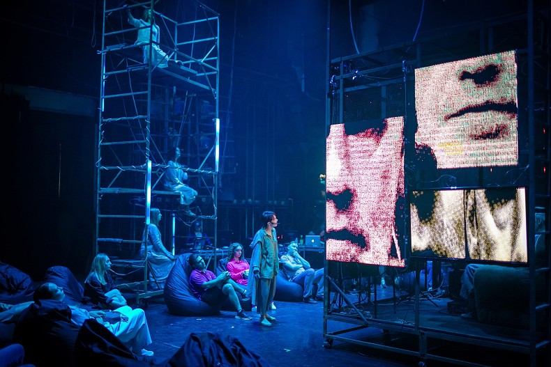 Сцена из спектакля «Старик и море» (Новоуральск)