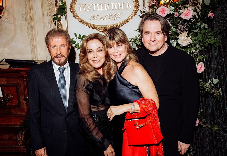 Софья Эрнст, Сати Спивакова и другие на дне рождения «Кафе Пушкинъ»