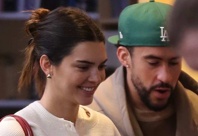 Стало известно, почему семья Кендалл Дженнер против ее воссоединения с Bad Bunny