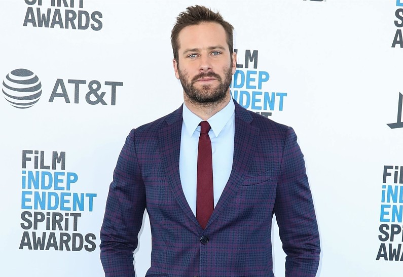 Арми Хаммер признался, как пережил «отмену» в Голливуде.