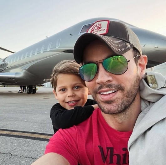 Энрике Иглесиас с сыном