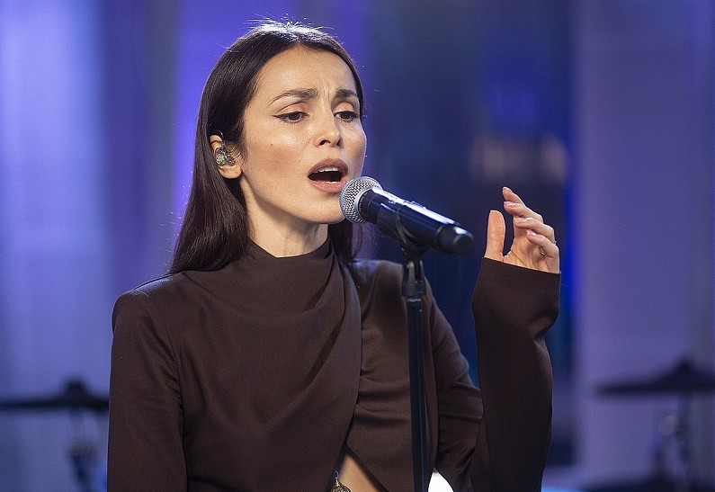 Сати Казанова, Кирилл Туриченко, Ева Польна и другие звезды поддержали акцию в честь Международного дня йоги