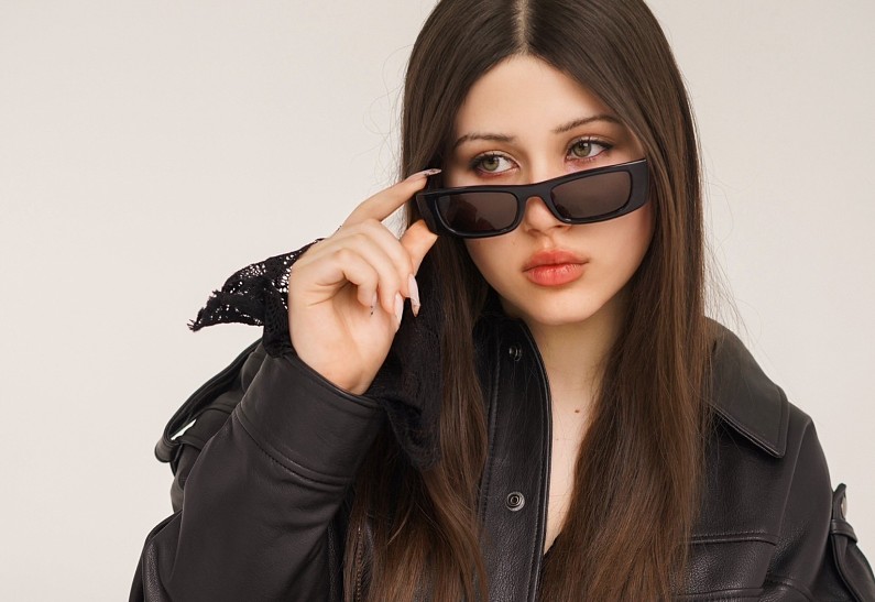 «Касабланка»: АРИ выпустила новый трек и перенесла слушателей на песчаный берег океана