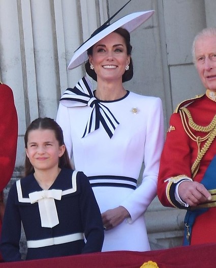 Принцесса Шарлотта и Кейт Миддлтон, Карл&nbsp;III