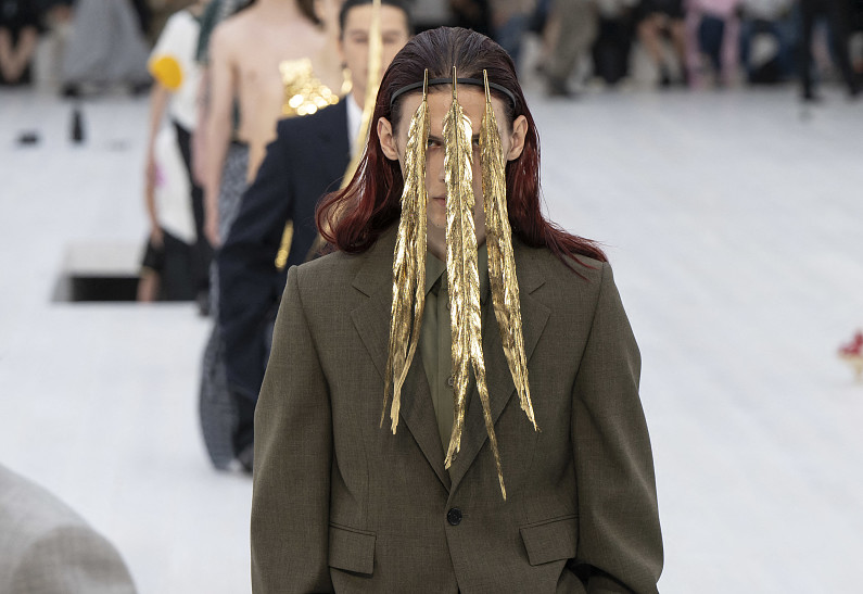 Как прошел показ мужской коллекции LOEWE SS’25