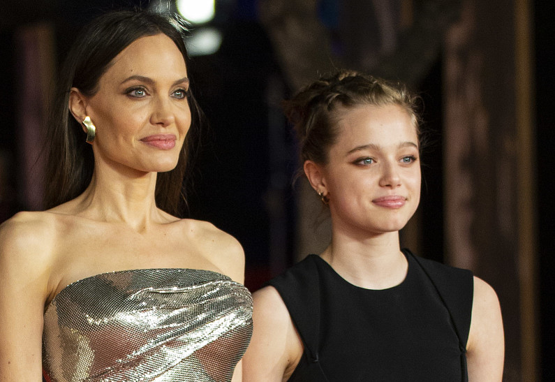 Дочь Анджелины Джоли и Брэда Питта сама оплатила услуги юриста, чтобы избавиться от фамилии отца