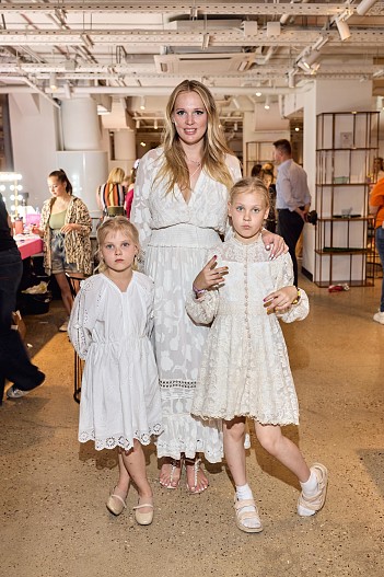 Олеся Кожина-Бословяк с дочерьми Алёной и Елизаветой