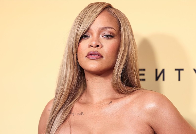 «Я на пенсии»: Рианна передала фанатам необычное послание