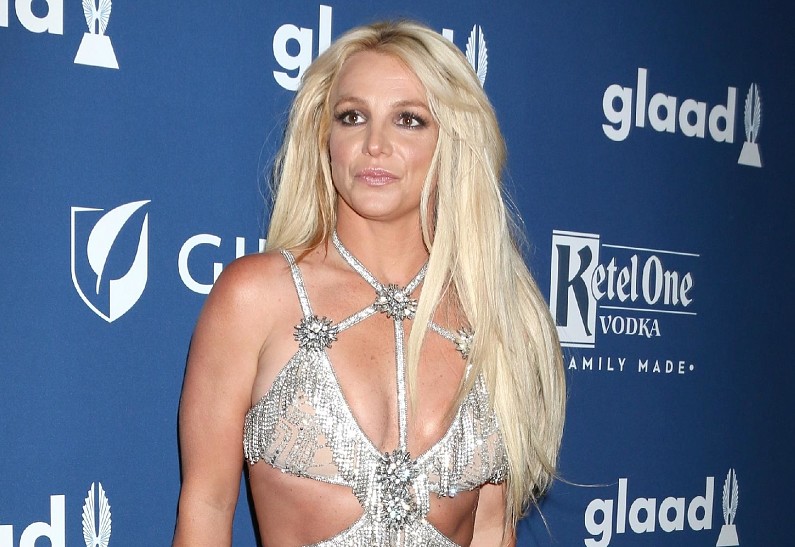 «Деморализующе!»: Бритни Спирс раскритиковала фотографов за снимки с целлюлитом на ногах