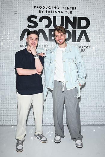 Фогель и Nick Riin