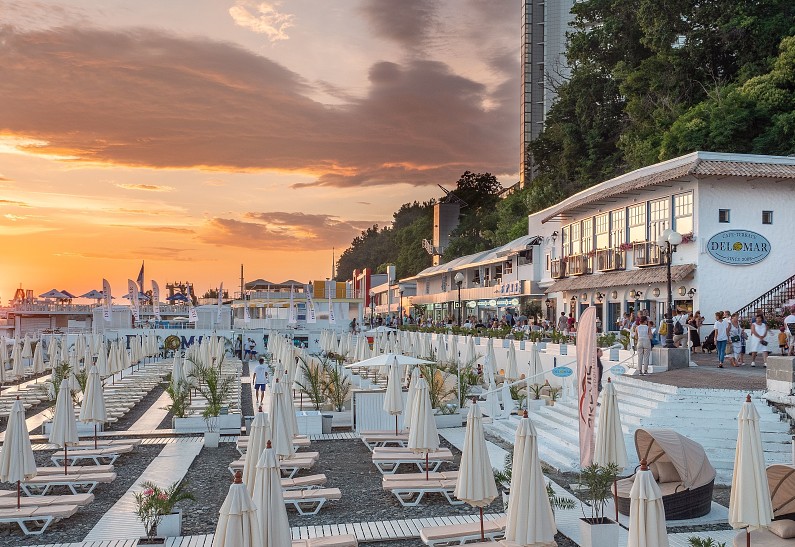 Delmar Cafe & Beach: забота и вкусы с доставкой к шезлонгу