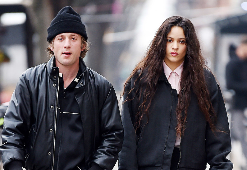 Джереми Аллен Уайт и его возлюбленная сходили на свидание