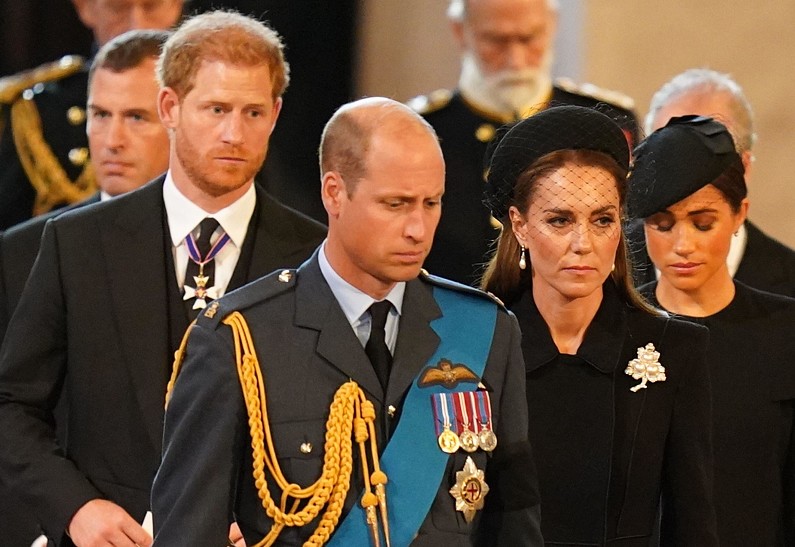 Королевская семья жестоко обошлась с принцем Гарри после большой трагедии