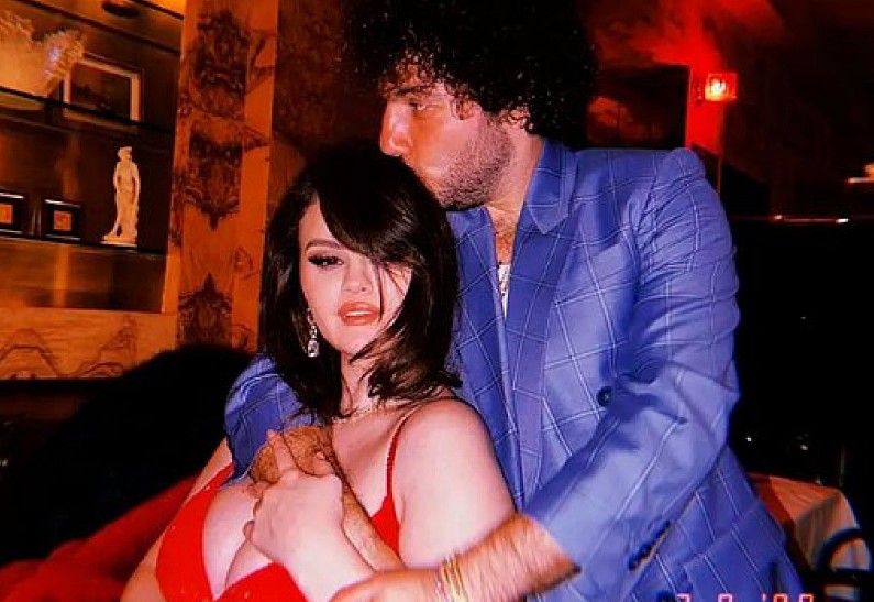 Селена Гомес рассказала, что первой призналась в любви Бенни Бланко