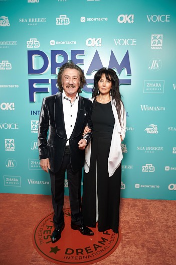 Фаррух Закиров с супругой