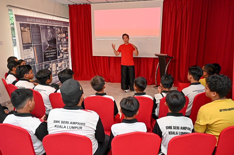 Данил Мотин