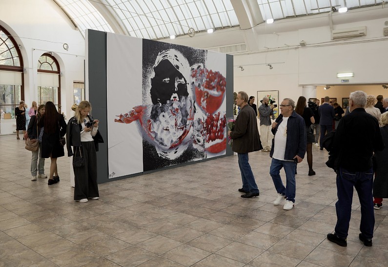 В Москве состоялось открытие выставки «Звук тишины» Евгении Васильевой (EVA)