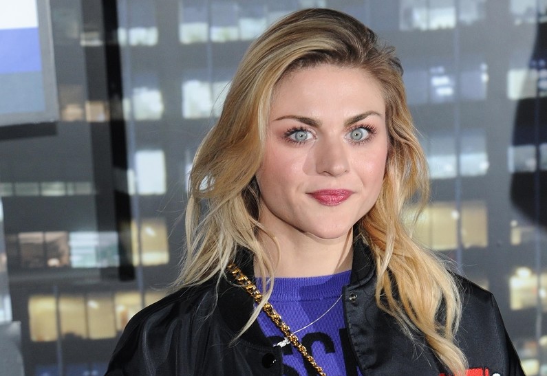 Дочь Курта Кобейна показала редкое фото с мужем