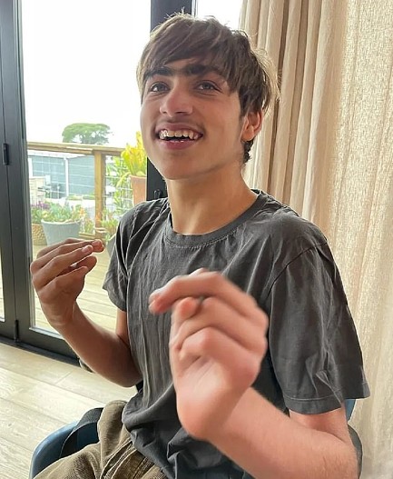 Сын Коллина Фаррелла