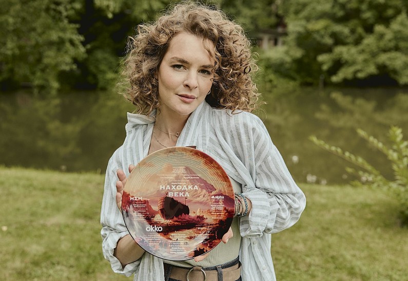 Дарья Урсуляк, Арам Вардеванян, Полина Ауг на съемках сериала «Находка века»