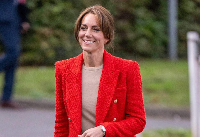 Идет на поправку? Онкобольная Кейт Миддлтон совершила редкий выход в свет 