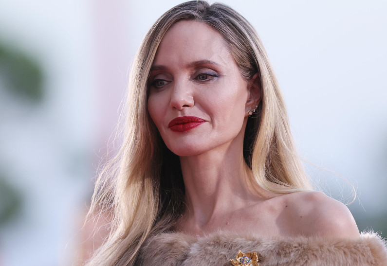 Анджелина Джоли не смогла сдержать слез на премьере фильма «Мария» из-за личной драмы