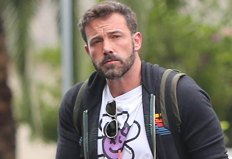 Выбритые виски и байкерский стиль: Бен Аффлек кардинально сменил имидж после расставания с Дженнифер Лопес