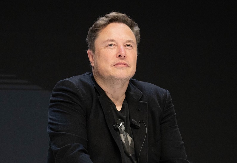 Илон Маск успешно вживил чип в мозг второго пациента