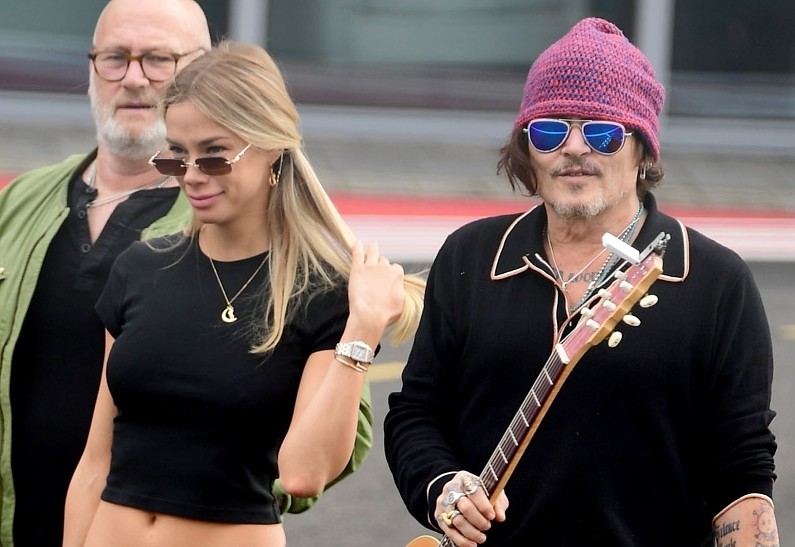 Русская возлюбленная Джонни Деппа предстала в объятиях актера на новых фото