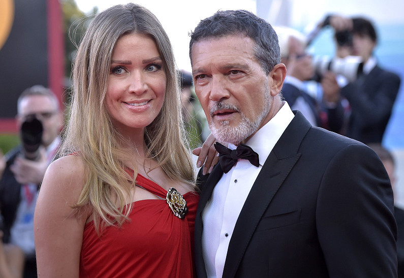 Антонио Бандерас с возлюбленной появился на Венецианском кинофестивале