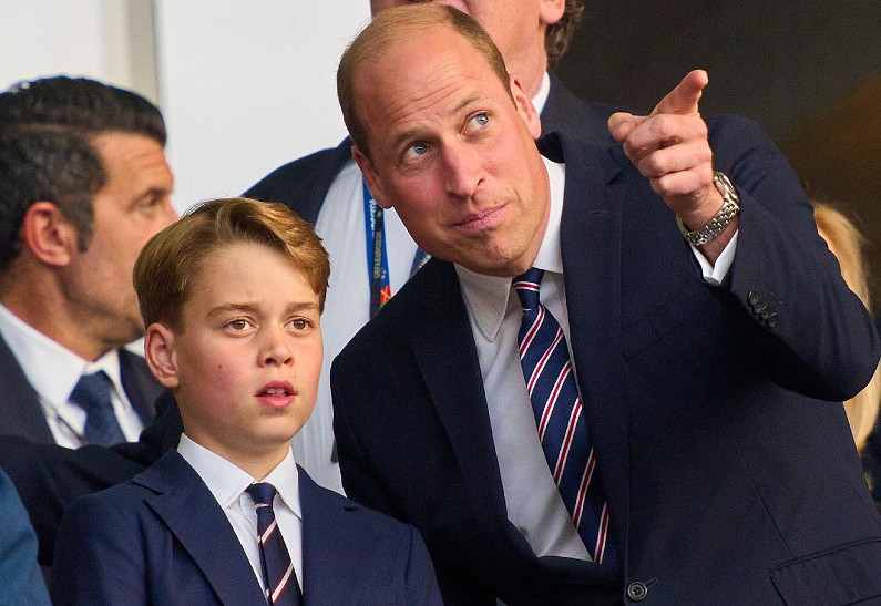 По стопам отца: 11-летний принц Джордж совершил свой первый полет  