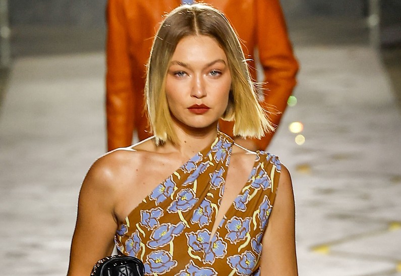 Джиджи Хадиджи и Виктория Черетти восхитили поклонников на модном шоу  