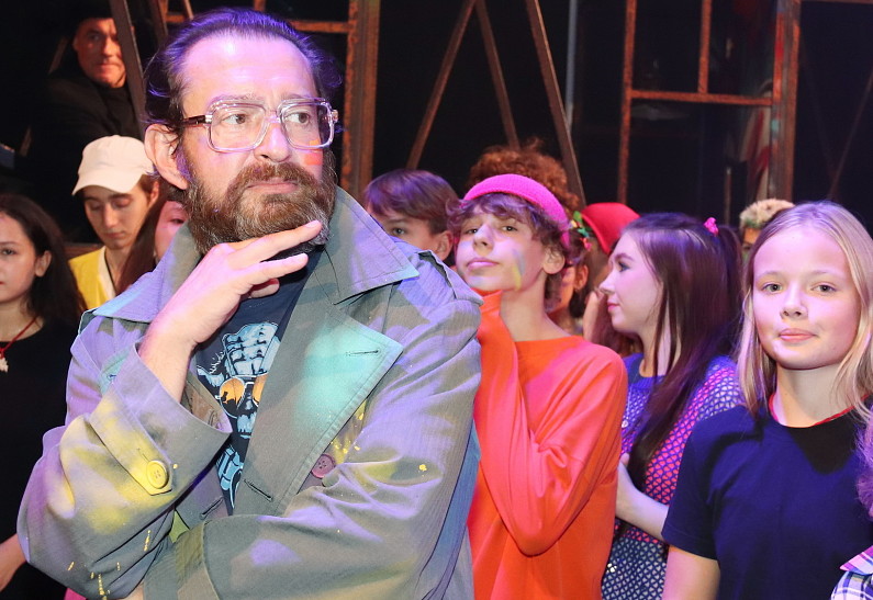 Константин Хабенский, Аня Чиповская, Сергей Епишев: состоялся юбилейный показ спектакль «Поколение Маугли»
