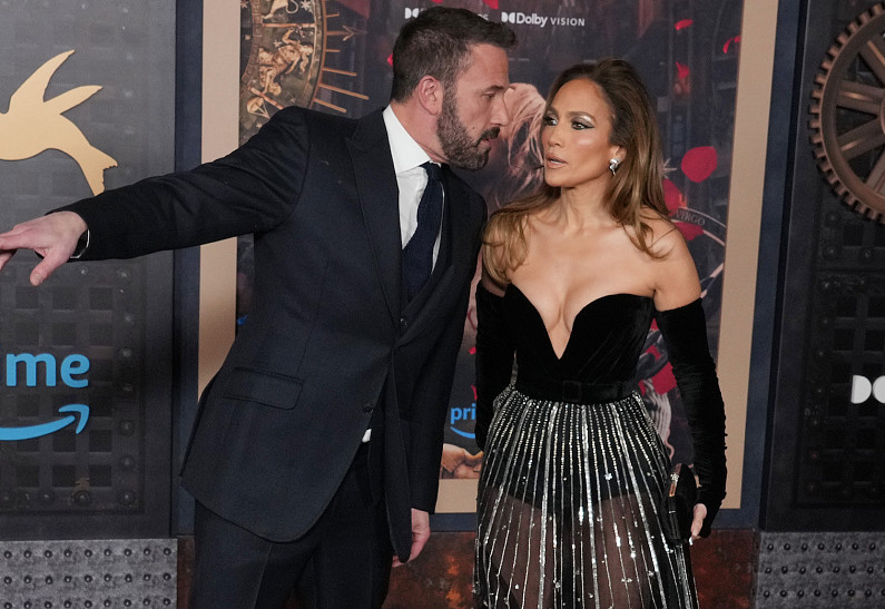 Бен Аффлек и Дженнифер Лопес воссоединились, чтобы обсудить детали развода с адвокатом