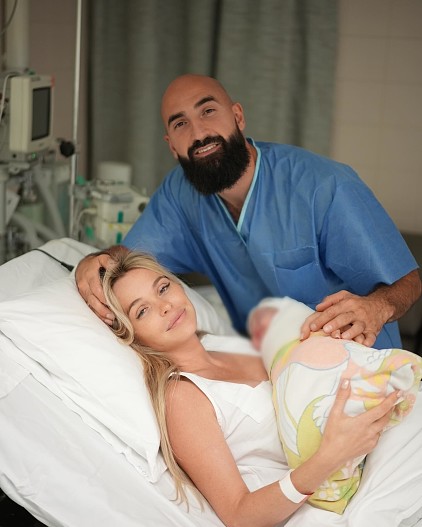 Анна Хилькевич и Артур Волков с дочерью