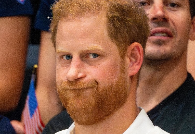 Принц Гарри больше не является членом королевской семьи в глазах дворца