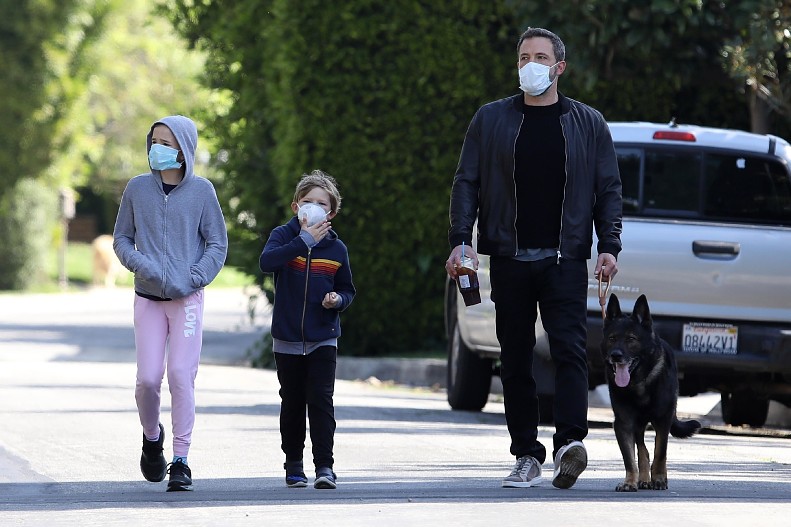 Бен Аффлек с детьми