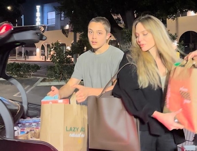 Нокс и Анджелина Джоли