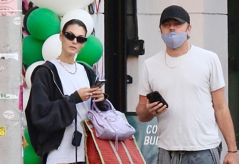 Леонардо ДиКаприо и Виттория Черетти покинули Америку из-за пожаров в Лос-Анджелесе