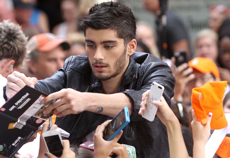 Зейн Малик показал необычный торт в честь своего 32-го дня рождения