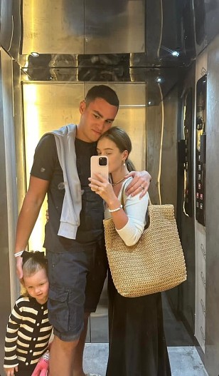 Кирилл Андреев-мл. и Аделина Андреева с дочерью