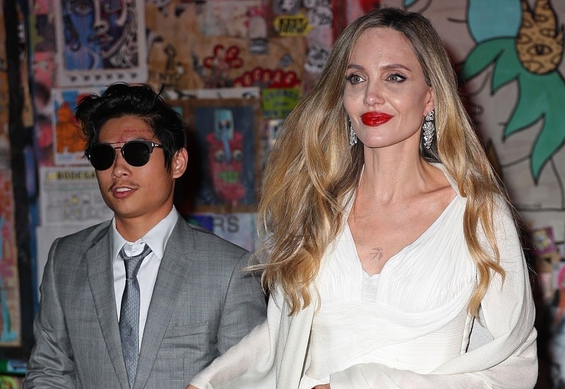 Сын Анджелины Джоли снова попал в аварию