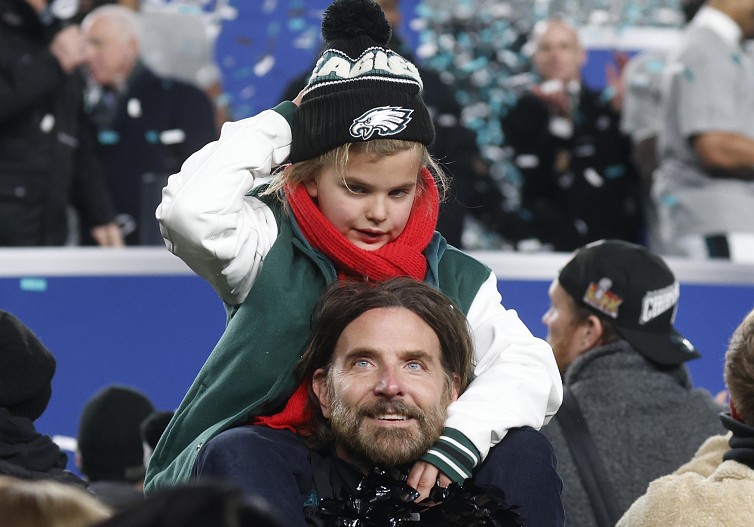 Брэдли Купер с дочерью Леей